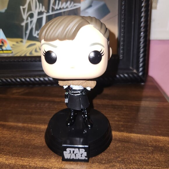 Pop! Star Wars QiRa Vinyl Bobblehead Figure 241 Collectible Toy New In Box - Picture 1 of 9